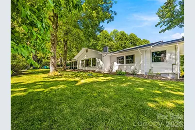 106 Skyway Drive, Hendersonville, NC 28739 - Photo 2