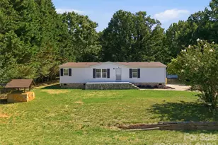 3940 Teaberry Ln, Newton, NC 28658 - Photo 2