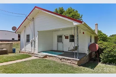 414 Skyline Drive, Canton, NC 28716 - Photo 2