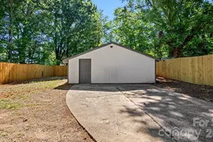 1215 Wilson W Lee Blvd, Statesville, NC 28677 - Photo 22