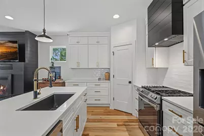 1642 Longfellow Street, Charlotte, NC 28205 - Photo 8