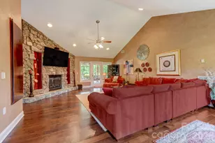 8106 Breezy Hill Dr, Browns Summit, NC 27214 - Photo 4