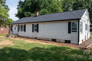 227 W 27th St, Newton, NC 28658 - Photo 26