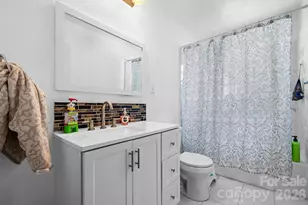 227 W 27th St, Newton, NC 28658 - Photo 16