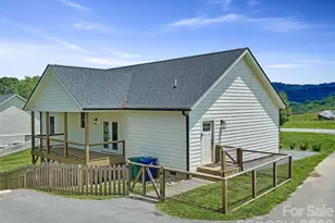 105 Crowder Hls Ln, Asheville, NC 28804 - Photo 8