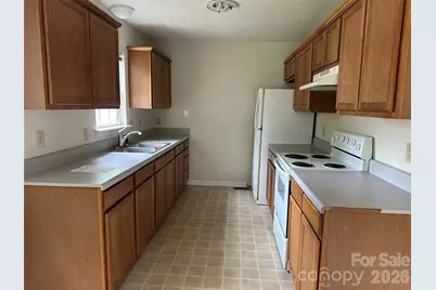 827 E 9th Street, Newton, NC 28658 - Photo 2