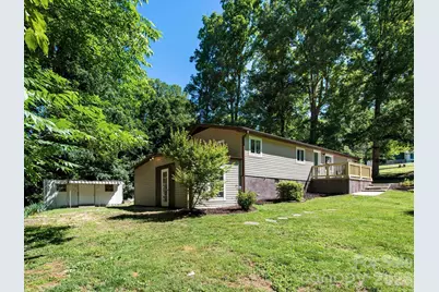 425 Lyndhurst Drive, Hendersonville, NC 28791 - Photo 1
