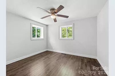 425 Lyndhurst Drive, Hendersonville, NC 28791 - Photo 12