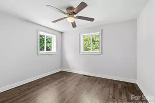 425 Lyndhurst Dr, Hendersonville, NC 28791 - Photo 12