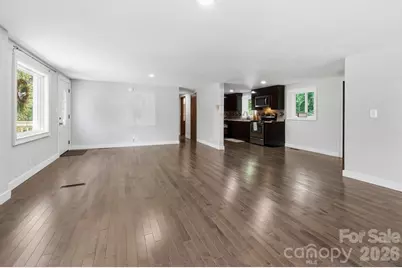 425 Lyndhurst Drive, Hendersonville, NC 28791 - Photo 8