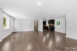 425 Lyndhurst Dr, Hendersonville, NC 28791 - Photo 8