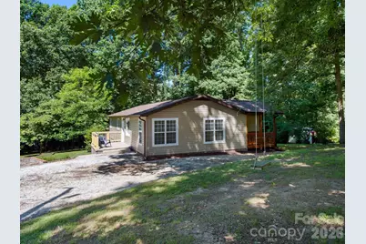 425 Lyndhurst Drive, Hendersonville, NC 28791 - Photo 4
