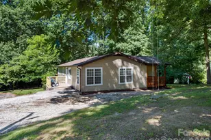 425 Lyndhurst Dr, Hendersonville, NC 28791 - Photo 4