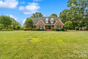 1135 Hunter Trail Ct, Rock Hill, SC 29730 - Photo 2