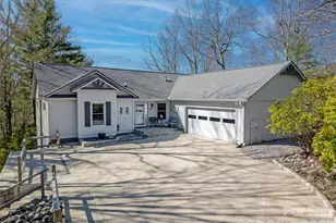 552 Kanasgowa Dr, Brevard, NC 28712 - Photo 1