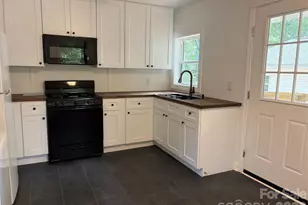 1111 S Meeting St, Statesville, NC 28677 - Photo 8