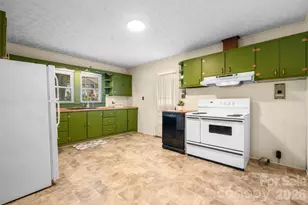 111 Cross Memorial Ave, Morganton, NC 28655 - Photo 4