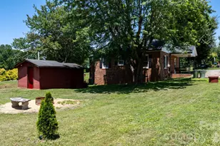 111 Cross Memorial Ave, Morganton, NC 28655 - Photo 22