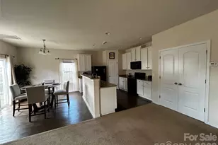 7803 Paper Birch Dr, Charlotte, NC 28215 - Photo 6