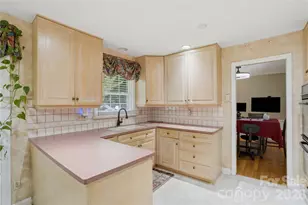 6419 Pencade Ln, Charlotte, NC 28215 - Photo 10
