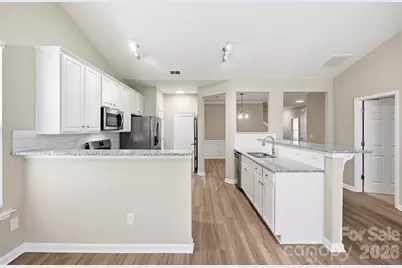 4427 Glenlea Commons Drive, Charlotte, NC 28216 - Photo 14