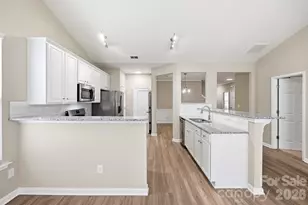 4427 Glenlea Commons Dr, Charlotte, NC 28216 - Photo 14