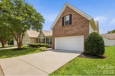 4427 Glenlea Commons Drive, Charlotte, NC 28216 - Photo 4