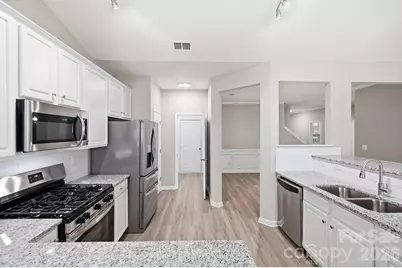 4427 Glenlea Commons Drive, Charlotte, NC 28216 - Photo 16