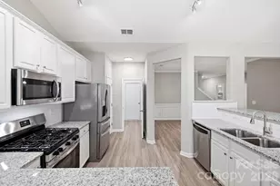 4427 Glenlea Commons Dr, Charlotte, NC 28216 - Photo 16