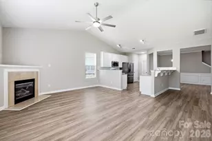 4427 Glenlea Commons Dr, Charlotte, NC 28216 - Photo 10