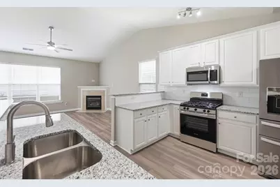 4427 Glenlea Commons Drive, Charlotte, NC 28216 - Photo 18