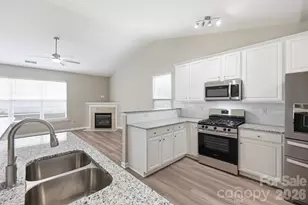 4427 Glenlea Commons Dr, Charlotte, NC 28216 - Photo 18