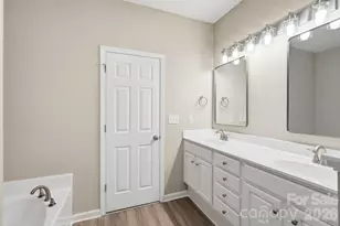 4427 Glenlea Commons Dr, Charlotte, NC 28216 - Photo 30