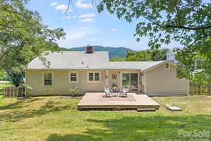 25 Nesbitt St, Waynesville, NC 28786 - Photo 2
