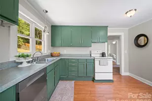 25 Nesbitt St, Waynesville, NC 28786 - Photo 12