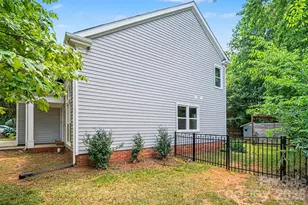 2213 Century Oaks Ln, Charlotte, NC 28262 - Photo 34