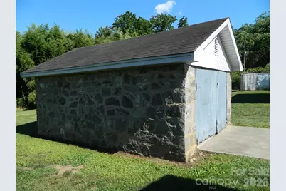 129 Edgebrook Place NW, Lenoir, NC 28645 - Photo 4