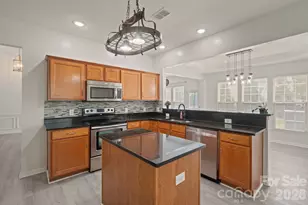 2237 Arbor Vista Dr, Charlotte, NC 28262 - Photo 4