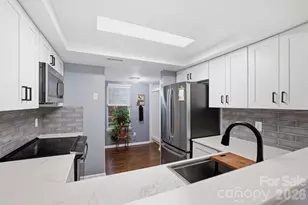 9319 S Vicksburg Park Ct, Charlotte, NC 28210 - Photo 8