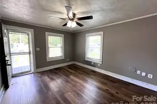409 S Maple St, Dallas, NC 28034 - Photo 4