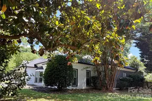4015 Thistledown Ct, Charlotte, NC 28269 - Photo 6