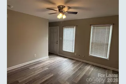 312 W Catawba Avenue, Mount Holly, NC 28120 - Photo 2
