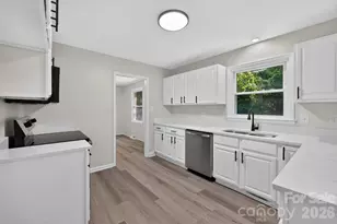 6820 Barrington Dr, Charlotte, NC 28215 - Photo 6
