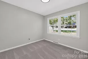 6820 Barrington Dr, Charlotte, NC 28215 - Photo 10