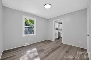 6820 Barrington Dr, Charlotte, NC 28215 - Photo 4