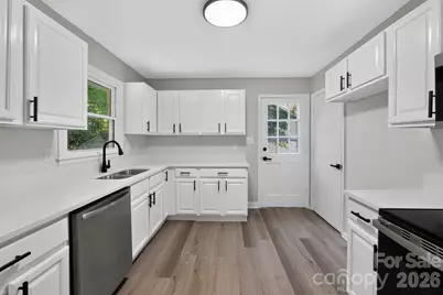 6820 Barrington Drive, Charlotte, NC 28215 - Photo 8