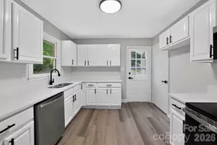 6820 Barrington Dr, Charlotte, NC 28215 - Photo 8