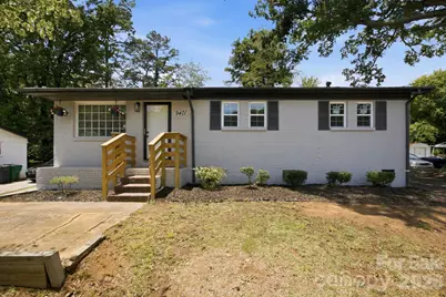 9401 Feldbank Drive, Charlotte, NC 28216 - Photo 2