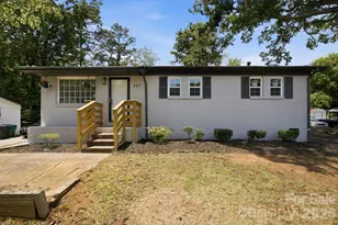 9401 Feldbank Dr, Charlotte, NC 28216 - Photo 2
