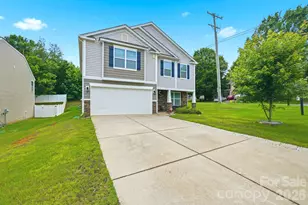 8502 Mansell Ct, Charlotte, NC 28215 - Photo 2